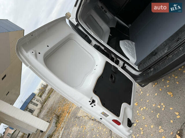 Білий Мерседес Сітан, об'ємом двигуна 1.5 л та пробігом 255 тис. км за 13200 $, фото 44 на Automoto.ua