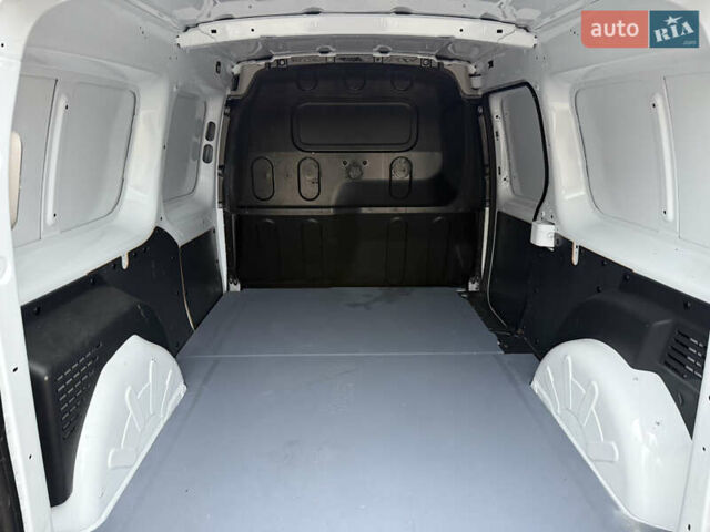 Білий Мерседес Сітан, об'ємом двигуна 1.5 л та пробігом 255 тис. км за 13200 $, фото 7 на Automoto.ua