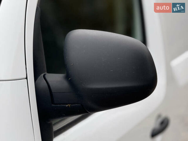 Білий Мерседес Сітан, об'ємом двигуна 1.5 л та пробігом 255 тис. км за 13200 $, фото 19 на Automoto.ua