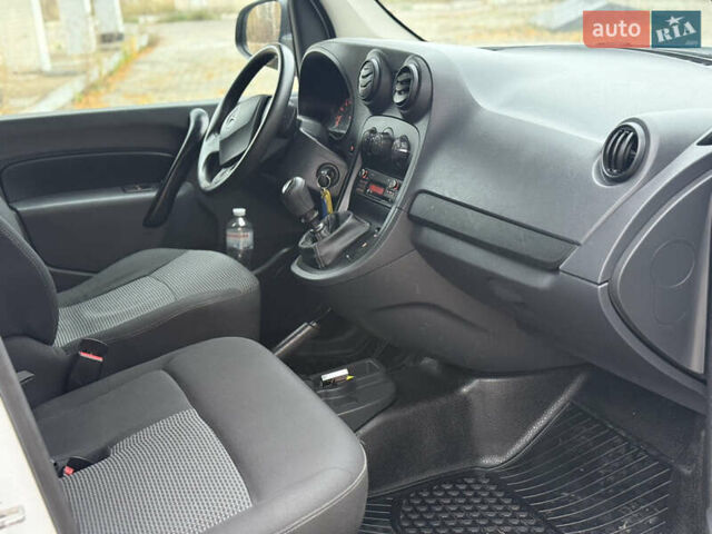 Білий Мерседес Сітан, об'ємом двигуна 1.5 л та пробігом 255 тис. км за 13200 $, фото 10 на Automoto.ua