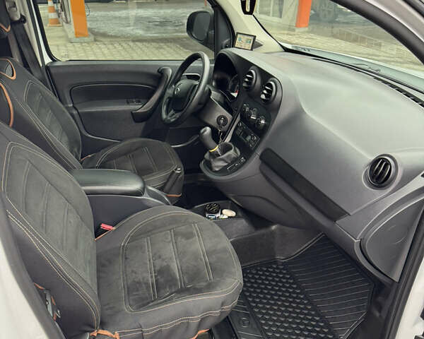 Белый Мерседес Ситан, объемом двигателя 1.46 л и пробегом 155 тыс. км за 11700 $, фото 27 на Automoto.ua