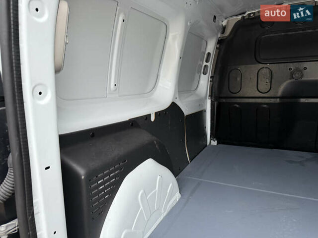 Білий Мерседес Сітан, об'ємом двигуна 1.5 л та пробігом 255 тис. км за 13200 $, фото 42 на Automoto.ua