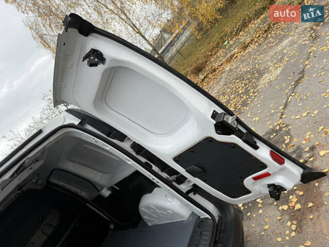 Білий Мерседес Сітан, об'ємом двигуна 1.5 л та пробігом 255 тис. км за 13200 $, фото 43 на Automoto.ua