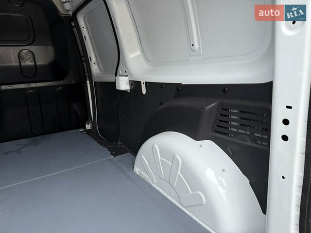 Білий Мерседес Сітан, об'ємом двигуна 1.5 л та пробігом 255 тис. км за 13200 $, фото 41 на Automoto.ua