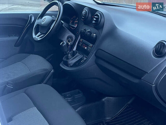 Білий Мерседес Сітан, об'ємом двигуна 1.5 л та пробігом 255 тис. км за 11999 $, фото 25 на Automoto.ua