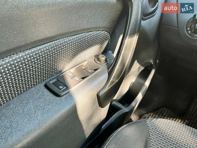 Білий Мерседес Сітан, об'ємом двигуна 1.46 л та пробігом 218 тис. км за 10850 $, фото 34 на Automoto.ua