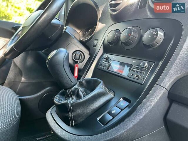 Білий Мерседес Сітан, об'ємом двигуна 1.46 л та пробігом 218 тис. км за 10850 $, фото 27 на Automoto.ua