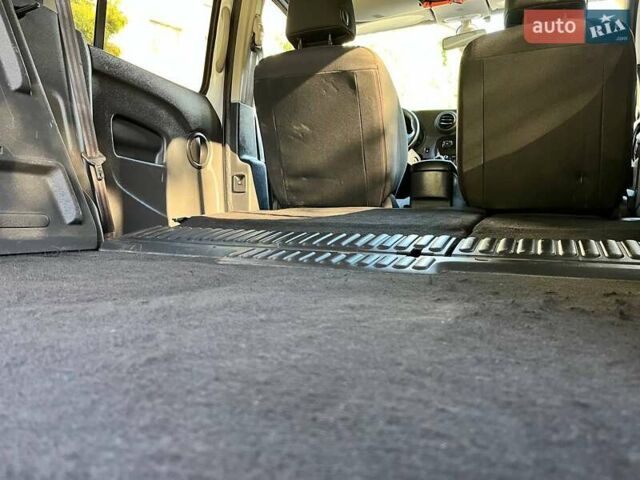 Білий Мерседес Сітан, об'ємом двигуна 1.46 л та пробігом 218 тис. км за 10850 $, фото 42 на Automoto.ua