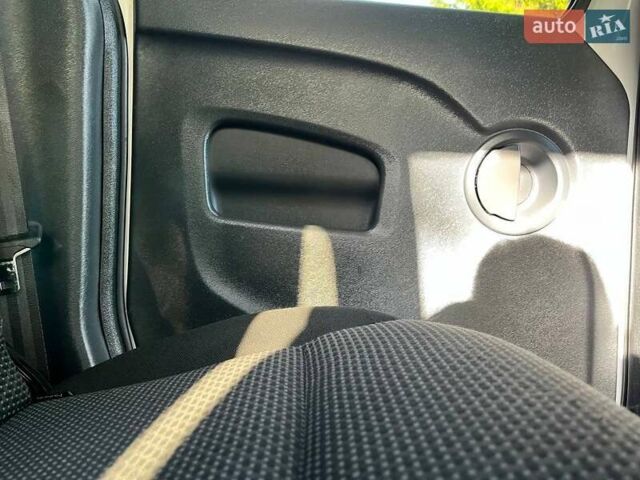 Білий Мерседес Сітан, об'ємом двигуна 1.46 л та пробігом 218 тис. км за 10850 $, фото 35 на Automoto.ua