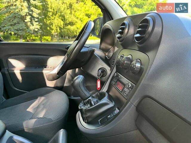 Білий Мерседес Сітан, об'ємом двигуна 1.46 л та пробігом 218 тис. км за 10850 $, фото 26 на Automoto.ua