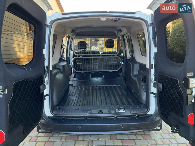 Белый Мерседес Ситан, объемом двигателя 1.5 л и пробегом 187 тыс. км за 11500 $, фото 11 на Automoto.ua