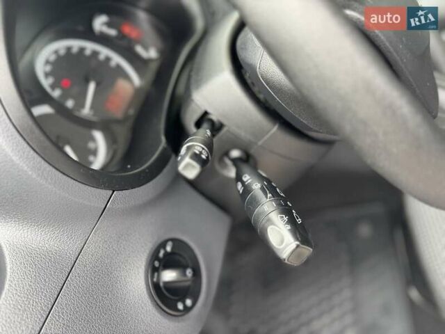 Білий Мерседес Сітан, об'ємом двигуна 1.46 л та пробігом 271 тис. км за 11000 $, фото 23 на Automoto.ua