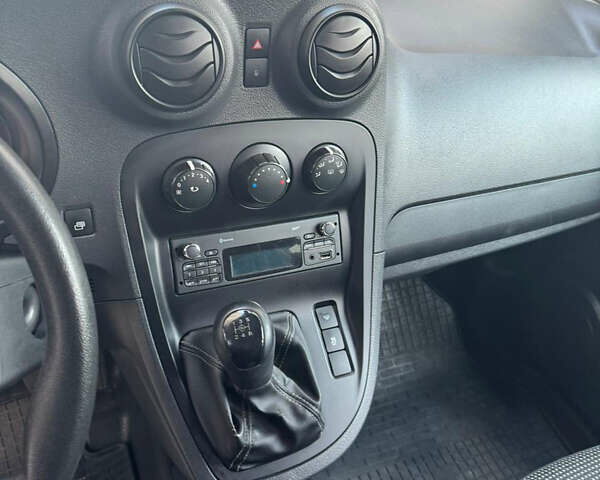 Белый Мерседес Ситан, объемом двигателя 1.46 л и пробегом 160 тыс. км за 11500 $, фото 7 на Automoto.ua