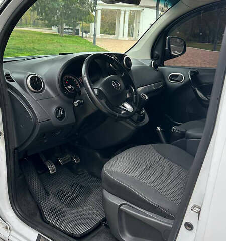 Белый Мерседес Ситан, объемом двигателя 1.46 л и пробегом 257 тыс. км за 9900 $, фото 7 на Automoto.ua