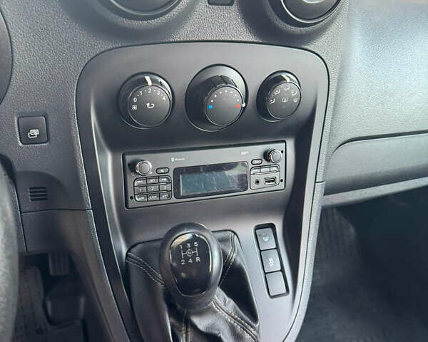 Белый Мерседес Ситан, объемом двигателя 1.46 л и пробегом 160 тыс. км за 11500 $, фото 6 на Automoto.ua