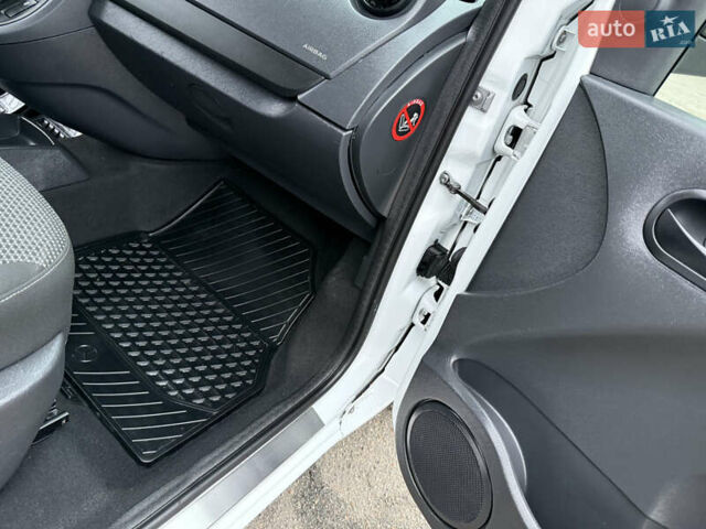 Белый Мерседес Ситан, объемом двигателя 1.5 л и пробегом 127 тыс. км за 13999 $, фото 129 на Automoto.ua