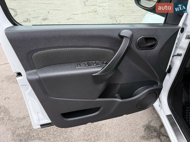 Белый Мерседес Ситан, объемом двигателя 1.5 л и пробегом 127 тыс. км за 13999 $, фото 62 на Automoto.ua