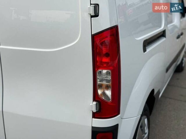 Белый Мерседес Ситан, объемом двигателя 1.5 л и пробегом 157 тыс. км за 11700 $, фото 38 на Automoto.ua