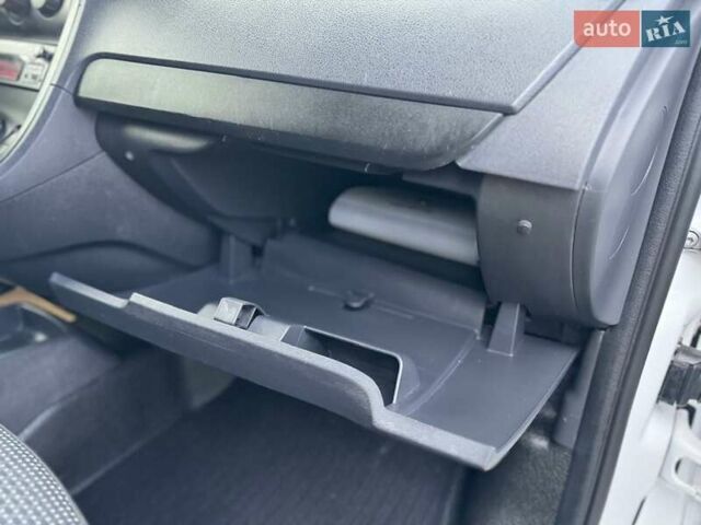 Белый Мерседес Ситан, объемом двигателя 1.5 л и пробегом 157 тыс. км за 11700 $, фото 17 на Automoto.ua