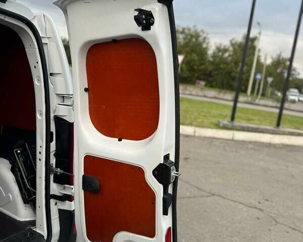 Белый Мерседес Ситан, объемом двигателя 1.5 л и пробегом 157 тыс. км за 11700 $, фото 35 на Automoto.ua