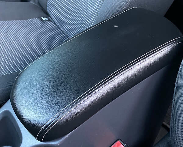 Мерседес Сітан 2014 у Чернігові на Automoto.ua Чорний Мерседес Сітан, об'ємом двигуна 1.46 л та пробігом 290 тис. км за 10900 $, фото 53 на Automoto.ua