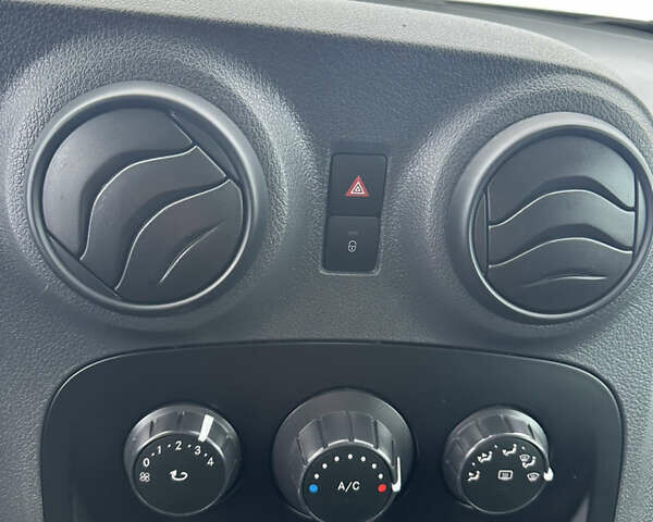 Черный Мерседес Ситан, объемом двигателя 1.5 л и пробегом 147 тыс. км за 12000 $, фото 21 на Automoto.ua