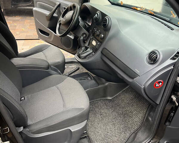 Чорний Мерседес Сітан, об'ємом двигуна 1.46 л та пробігом 242 тис. км за 10300 $, фото 12 на Automoto.ua