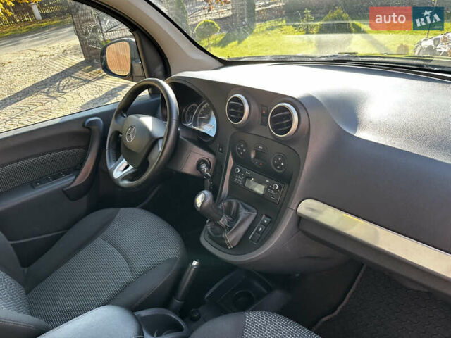 Чорний Мерседес Сітан, об'ємом двигуна 1.46 л та пробігом 238 тис. км за 11500 $, фото 33 на Automoto.ua