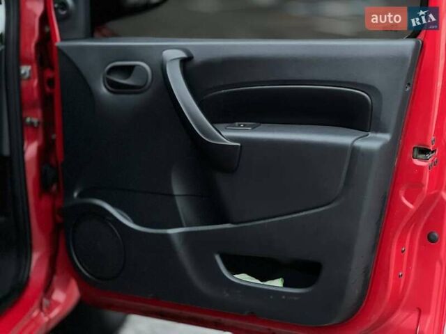 Червоний Мерседес Сітан, об'ємом двигуна 1.46 л та пробігом 234 тис. км за 8490 $, фото 58 на Automoto.ua