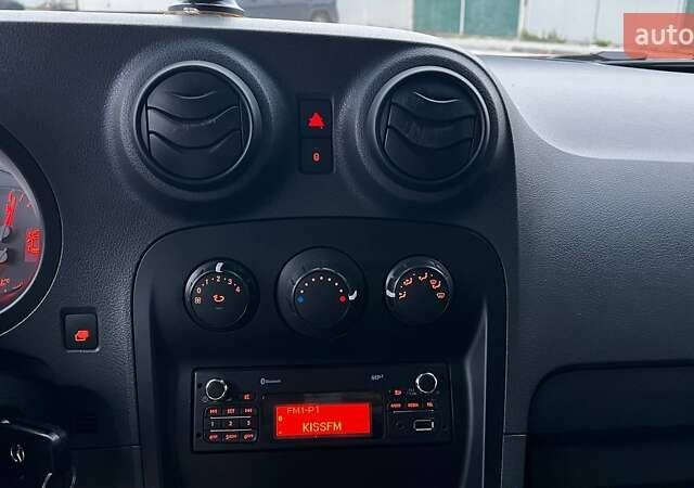 Червоний Мерседес Сітан, об'ємом двигуна 1.46 л та пробігом 234 тис. км за 8490 $, фото 42 на Automoto.ua