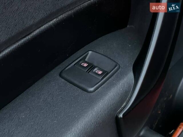 Червоний Мерседес Сітан, об'ємом двигуна 1.46 л та пробігом 234 тис. км за 8490 $, фото 24 на Automoto.ua