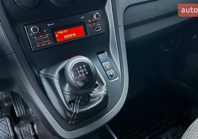 Червоний Мерседес Сітан, об'ємом двигуна 1.46 л та пробігом 234 тис. км за 8490 $, фото 40 на Automoto.ua