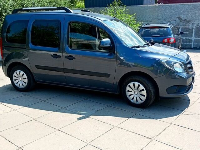 Сірий Мерседес Сітан, об'ємом двигуна 1.5 л та пробігом 214 тис. км за 11000 $, фото 2 на Automoto.ua