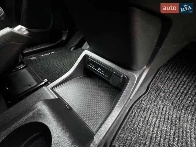 Серый Мерседес Ситан, объемом двигателя 1.46 л и пробегом 190 тыс. км за 15550 $, фото 28 на Automoto.ua