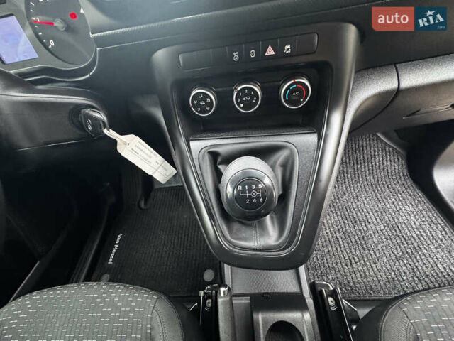 Серый Мерседес Ситан, объемом двигателя 1.46 л и пробегом 190 тыс. км за 15550 $, фото 29 на Automoto.ua