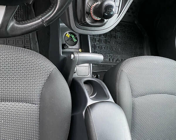 Серый Мерседес Ситан, объемом двигателя 1.46 л и пробегом 196 тыс. км за 9500 $, фото 21 на Automoto.ua