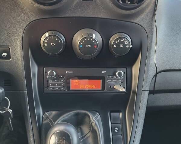 Сірий Мерседес Сітан, об'ємом двигуна 1.46 л та пробігом 257 тис. км за 9500 $, фото 15 на Automoto.ua