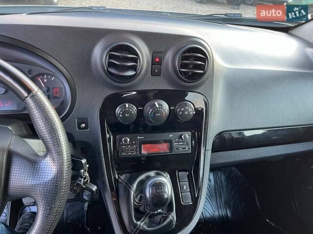 Сірий Мерседес Сітан, об'ємом двигуна 1.46 л та пробігом 186 тис. км за 10200 $, фото 14 на Automoto.ua