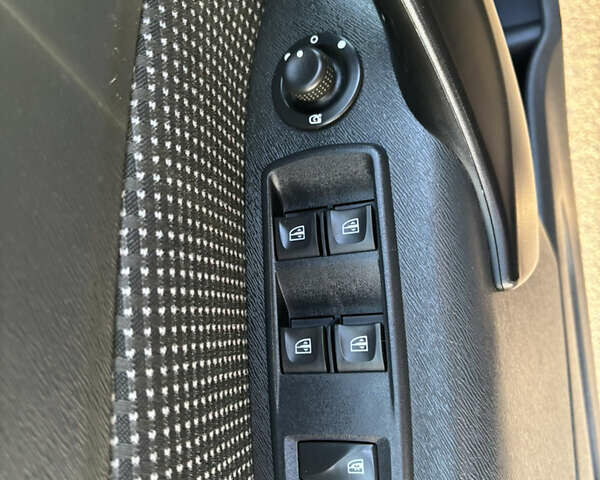 Серый Мерседес Ситан, объемом двигателя 1.46 л и пробегом 193 тыс. км за 12850 $, фото 39 на Automoto.ua