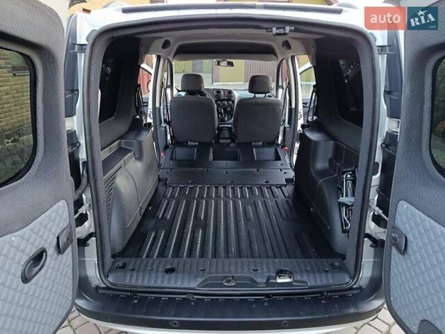 Серый Мерседес Ситан, объемом двигателя 1.46 л и пробегом 119 тыс. км за 14777 $, фото 3 на Automoto.ua