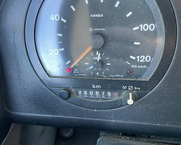 Жовтий Мерседес Сітаро, об'ємом двигуна 6.4 л та пробігом 980 тис. км за 7500 $, фото 6 на Automoto.ua