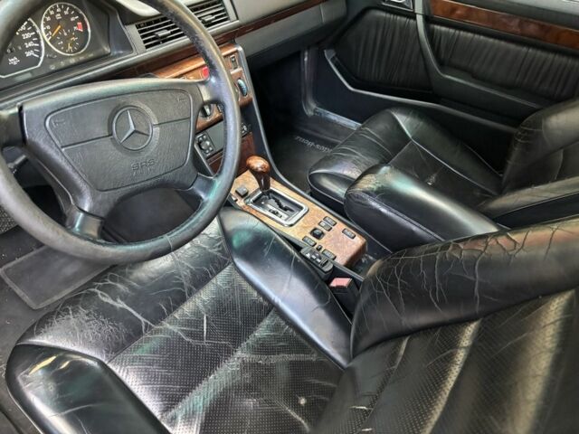 Мерседес Купе, объемом двигателя 3.2 л и пробегом 300 тыс. км за 1000 $, фото 2 на Automoto.ua