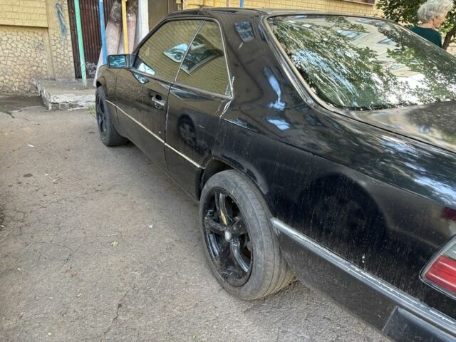 Мерседес Купе, объемом двигателя 3.2 л и пробегом 300 тыс. км за 1000 $, фото 1 на Automoto.ua