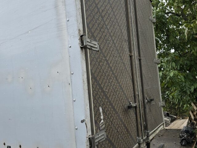 Белый Мерседес Другая, объемом двигателя 4.2 л и пробегом 300 тыс. км за 7500 $, фото 3 на Automoto.ua