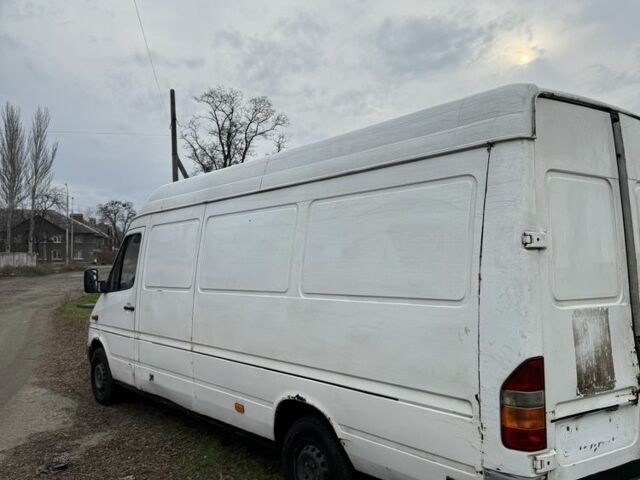 Білий Мерседес Інша, об'ємом двигуна 2.2 л та пробігом 233 тис. км за 1900 $, фото 4 на Automoto.ua