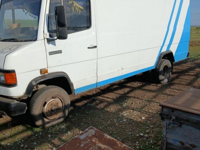 Белый Мерседес Другая, объемом двигателя 4 л и пробегом 150 тыс. км за 4200 $, фото 1 на Automoto.ua