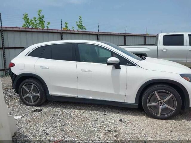 Белый Мерседес Другая, объемом двигателя 0 л и пробегом 8 тыс. км за 45000 $, фото 3 на Automoto.ua