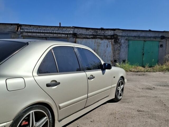 Бежевый Мерседес Другая, объемом двигателя 2.8 л и пробегом 250 тыс. км за 3000 $, фото 2 на Automoto.ua