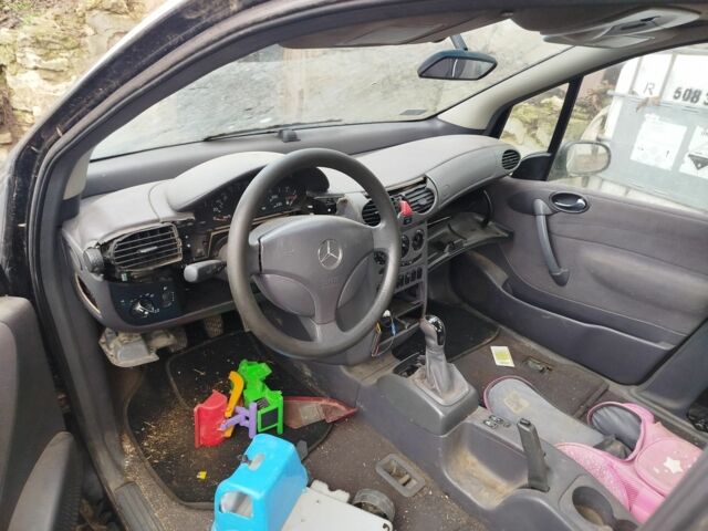 Черный Мерседес Другая, объемом двигателя 0 л и пробегом 200 тыс. км за 800 $, фото 3 на Automoto.ua