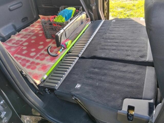 Черный Мерседес Другая, объемом двигателя 1.5 л и пробегом 143 тыс. км за 12600 $, фото 4 на Automoto.ua